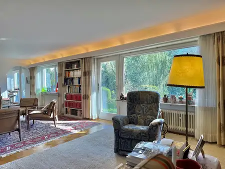 Rohdiamant in Premiumlage - Beeindruckend großes Süd-Grundstück mit Ärztevilla in Auerbach