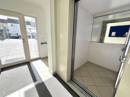 Eingang/Aufzug Eingang/Aufzug - Dachgeschosswohnung in 64686 Lautertal mit 109m² kaufen