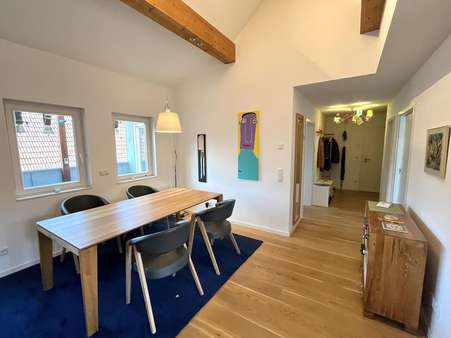 Essbereich mit Blick auf Flur - Dachgeschosswohnung in 64686 Lautertal mit 109m² kaufen