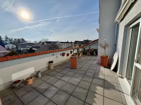 Einziehen und wohlfühlen **3-Zimmer-Wohnung mit Terrasse & Balkon**