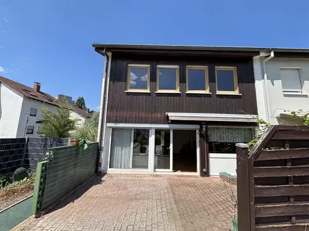 Willkommen daheim – Reihenendhaus mit Garage & großem Garten