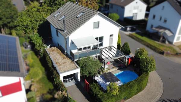 Außenansicht Außenansicht - Zweifamilienhaus in 64625 Bensheim mit 270m² kaufen