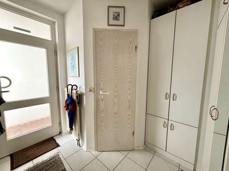 Diele / Eingangsbereich - Doppelhaushälfte in 64653 Lorsch mit 134m² kaufen