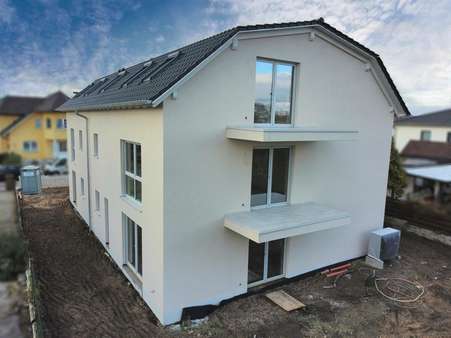 Drohnenaufnahme - Dachgeschosswohnung in 68623 Lampertheim mit 81m² kaufen