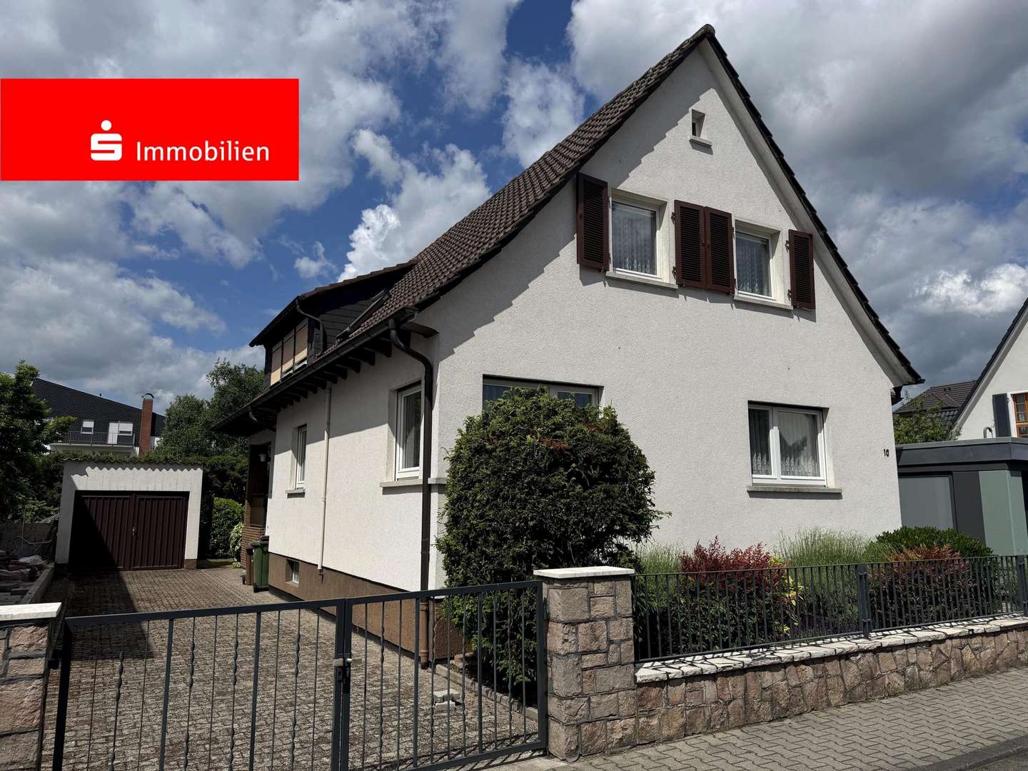 Straßenansicht - Einfamilienhaus in 64653 Lorsch mit 170m² kaufen