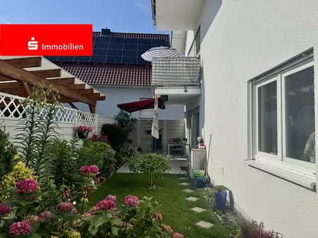 Attraktive EG-Wohnung mit Terrasse und Garten 