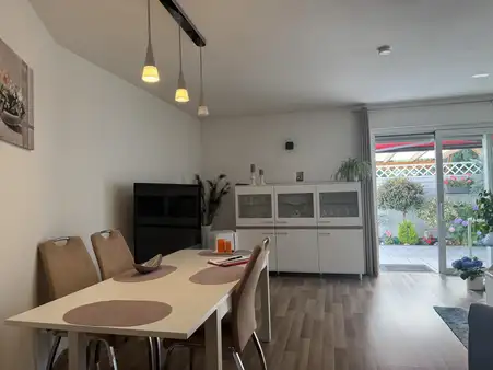 Attraktive EG-Wohnung mit Terrasse und Garten 
