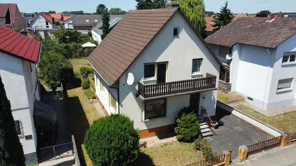 Haus mit Charme, großem Garten und tollem Nebengebäude sucht kreative Wohn-Liebhaber