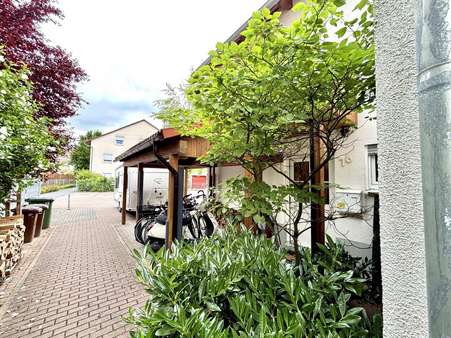 Zugang von Straße Zugang von Straße - Reihenendhaus in 64653 Lorsch mit 115m² kaufen