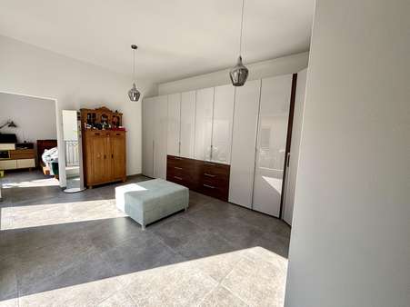 Schlafzimmer mit Ankleide OG - Zweifamilienhaus in 64625 Bensheim mit 240m² kaufen