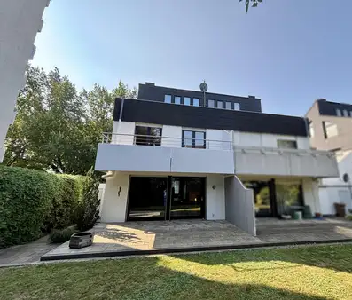* ruhige Lage und doch zentral gelegen *  Doppelhaushälfte mit Garten und Garage