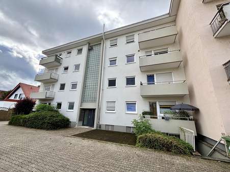Hofansicht - Erdgeschosswohnung in 68647 Biblis mit 99m² kaufen