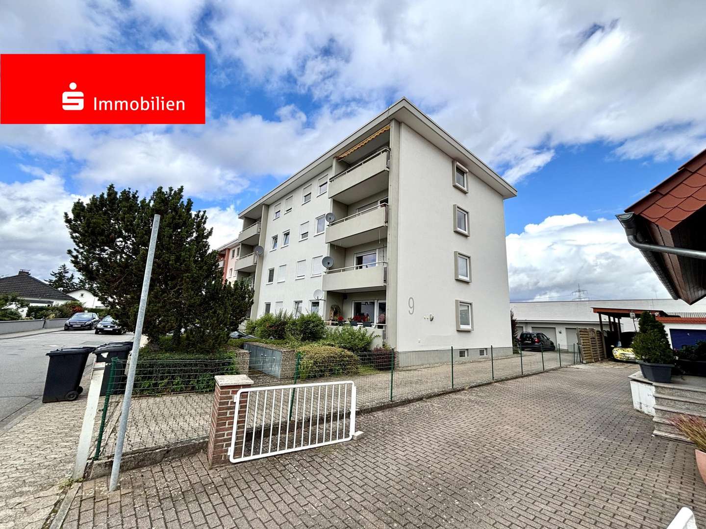 Straßenansicht - Erdgeschosswohnung in 68647 Biblis mit 99m² kaufen