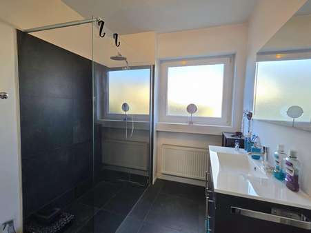 Bad - Erdgeschosswohnung in 68647 Biblis mit 99m² kaufen