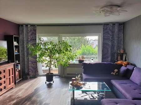 Wohnzimmer - Erdgeschosswohnung in 68647 Biblis mit 99m² kaufen