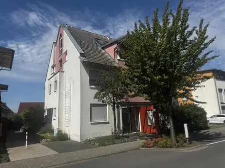 Helle Maisonette-Wohnung mit großzügigem Balkon