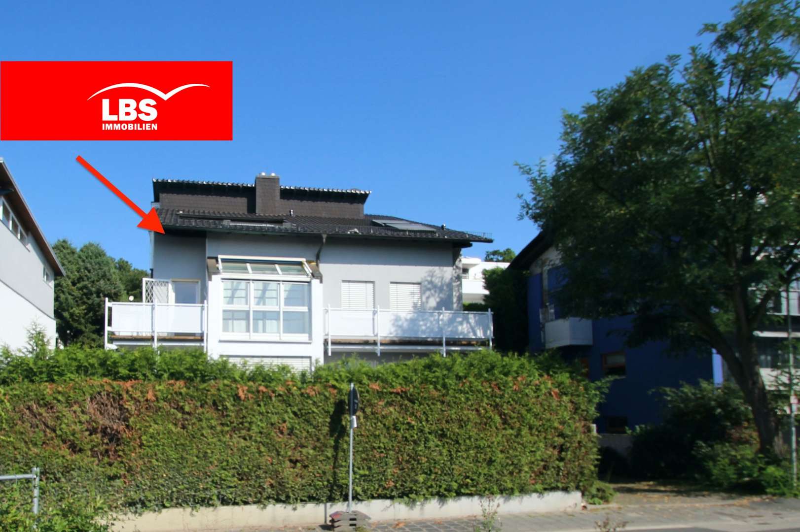Haus Vorderseite Haus Vorderseite - Maisonette-Wohnung in 60388 Frankfurt mit 159m² kaufen