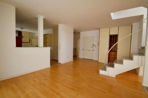 Eingangsbereich und Essbereich Eingangsbereich und Essbereich - Maisonette-Wohnung in 60388 Frankfurt mit 159m² kaufen