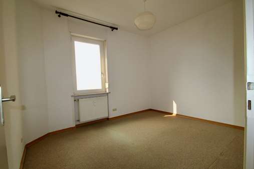 Zimmer 3 - Erdgeschosswohnung in 60388 Frankfurt mit 63m² kaufen
