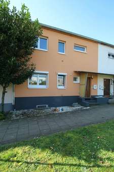 Haus Vorderseite 2 - Reihenmittelhaus in 60488 Frankfurt mit 84m² kaufen
