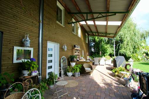 Eingangsbereich und Terrasse wohnen - Halle in 61130 Nidderau mit 205m² kaufen