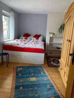 Schlafzimmer mit Übergang zum Bad OG - Einfamilienhaus in 34576 Homberg mit 290m² kaufen
