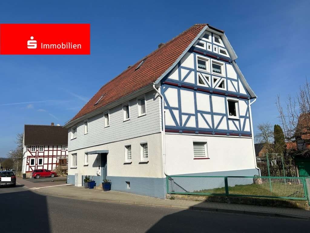 Seitenansicht - Zweifamilienhaus in 34621 Frielendorf mit 240m² kaufen