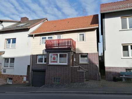 Blick von der Straße - Einfamilienhaus in 34621 Frielendorf mit 140m² kaufen