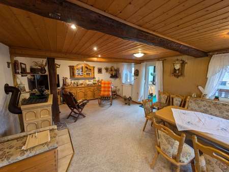 Wohn- und Esszimmer EG m.Ofen u.Ausgang auf den Balkon Wohn- und Esszimmer EG m.Ofen u.Ausgang auf den Balkon - Einfamilienhaus in 34621 Frielendorf mit 115m² kaufen