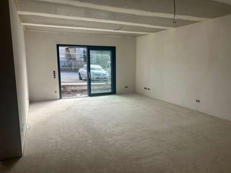 Wohn- Esszimmer mit Ausgang zur Terrasse - Erdgeschosswohnung in 34621 Frielendorf mit 69m² kaufen