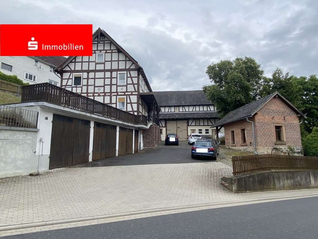 Blick auf den Hof - Bauernhaus in 34637 Schrecksbach mit 180m² kaufen
