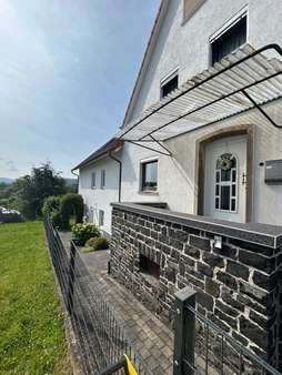 Zugang zu den Häusern Zugang zu den Häusern - Zweifamilienhaus in 34576 Homberg mit 260m² kaufen