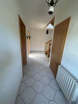 Diele und Treppenhaus EG Diele und Treppenhaus EG - Einfamilienhaus in 34628 Willingshausen mit 125m² kaufen