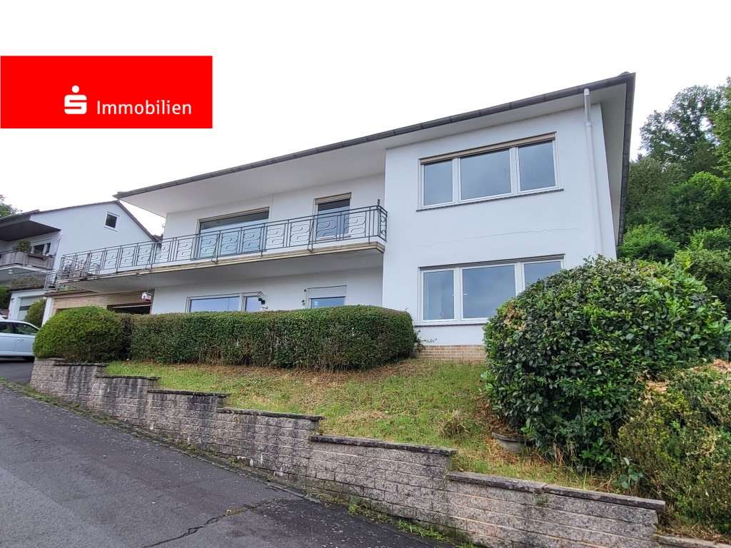 Blick von der Straße Blick von der Straße - Zweifamilienhaus in 34212 Melsungen mit 215m² kaufen