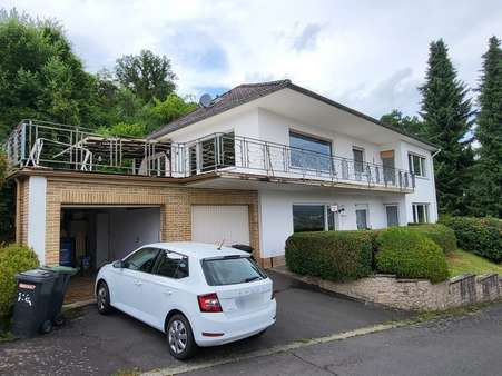 Hausansicht Hausansicht - Zweifamilienhaus in 34212 Melsungen mit 215m² kaufen