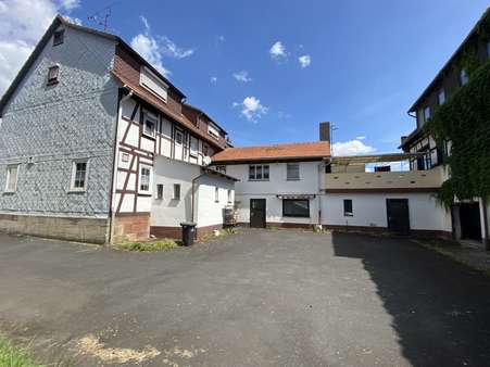 Innenhof - Zweifamilienhaus in 34613 Schwalmstadt mit 350m² kaufen