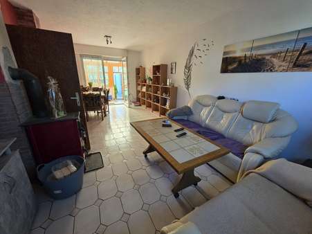 Wohnzimmer - Reihenendhaus in 41569 Rommerskirchen mit 73m² kaufen