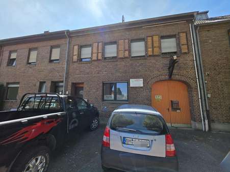 Straßenansicht Straßenansicht - Werkstatt in 50126 Bergheim mit 84m² kaufen