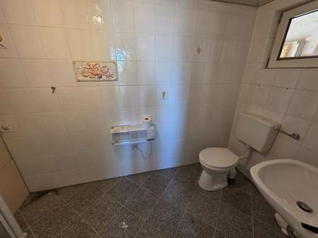 WC mit Dusche WC mit Dusche - Werkstatt in 50126 Bergheim mit 84m² kaufen
