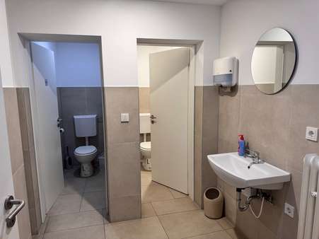 Ladenlokal Damen-WC Ladenlokal Damen-WC - Mehrfamilienhaus in 50769 Köln mit 175m² kaufen