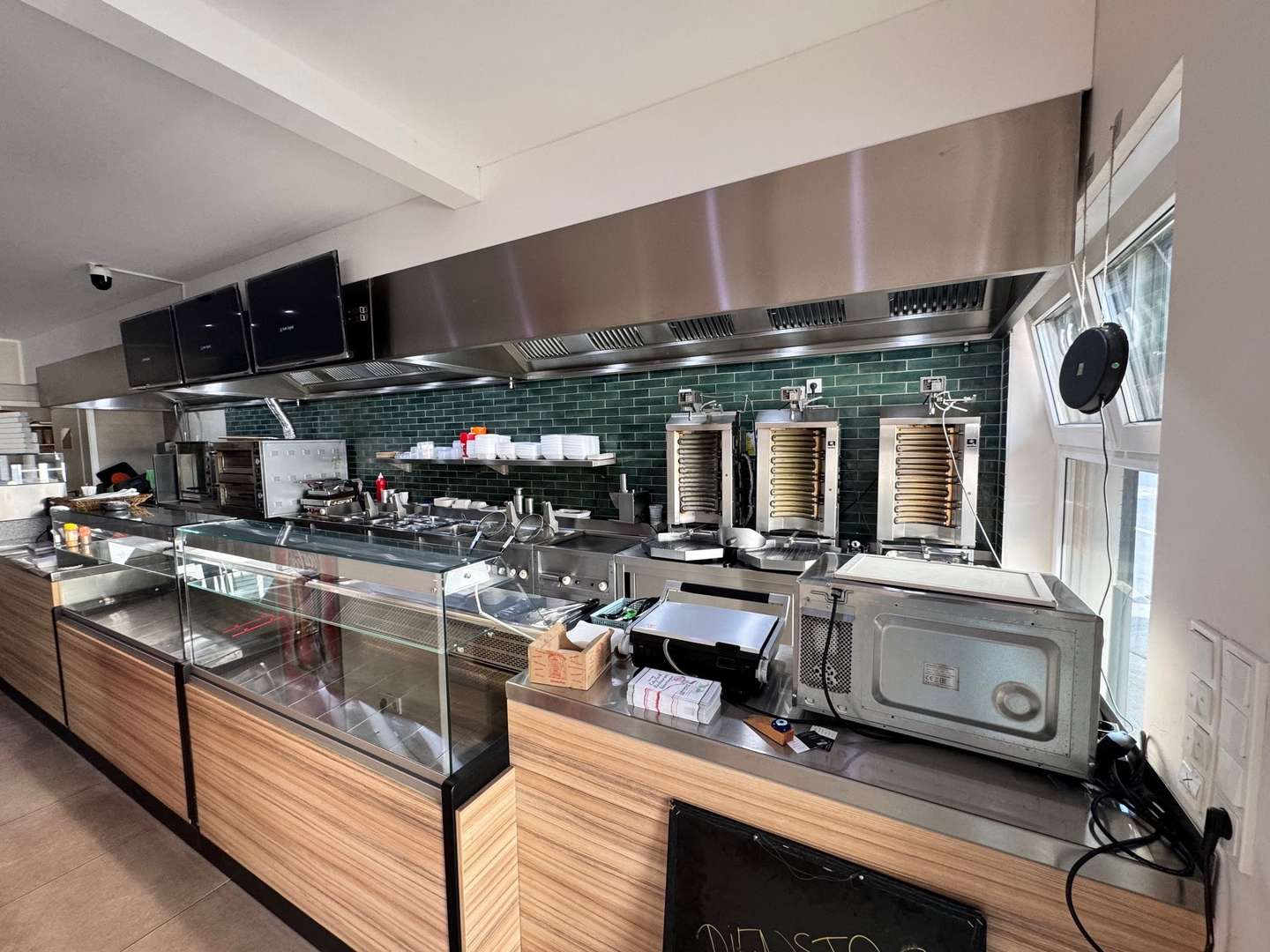Ladenlokal Ladenlokal - Gastronomie in 50769 Köln mit 130m² mieten