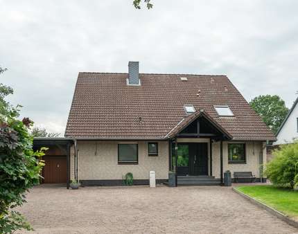 null - Zweifamilienhaus in 24628 Hartenholm mit 269m² kaufen