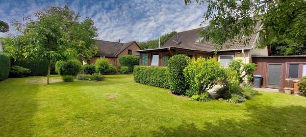 Rückansicht mit Garten - Einfamilienhaus in 25551 Hohenlockstedt mit 174m² kaufen