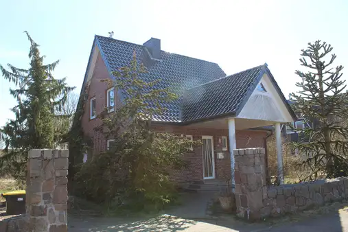 EInfamilienhaus mit großem Naturgrundstück