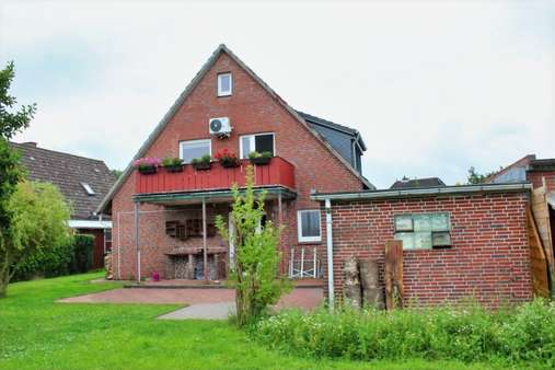 Rückansicht mit Garage Rückansicht mit Garage - Einfamilienhaus in 25576 Brokdorf mit 156m² kaufen