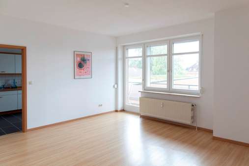 lichtdurchflutetes Wohnzimmer lichtdurchflutetes Wohnzimmer - Etagenwohnung in 25524 Itzehoe mit 72m² kaufen