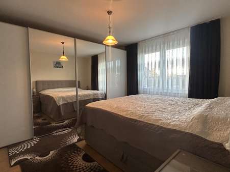 Schlafzimmer - Etagenwohnung in 50968 Köln mit 91m² kaufen