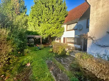 Großes Grundstück mit Altbestand in begehrter Lage
 