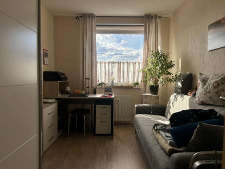 Schlafzimmer - Etagenwohnung in 51149 Köln mit 90m² kaufen