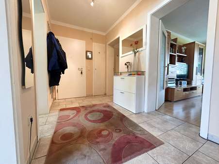 Flur - Erdgeschosswohnung in 51147 Köln mit 74m² kaufen